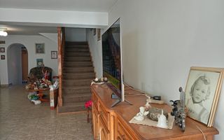 Casa cu 2 corpuri de cladire | zona 7 Noiembrie - Poză 2