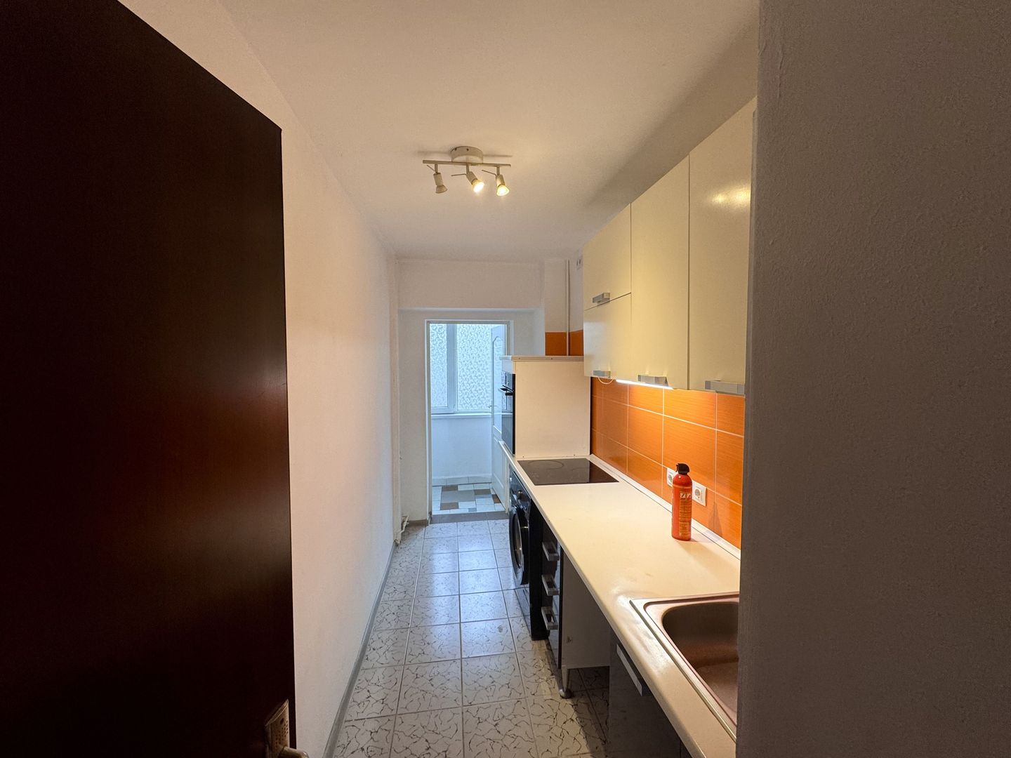 Garsoniera spațioasă | Parter, zona Vitan | locuit/investiție/firma - Poză 3