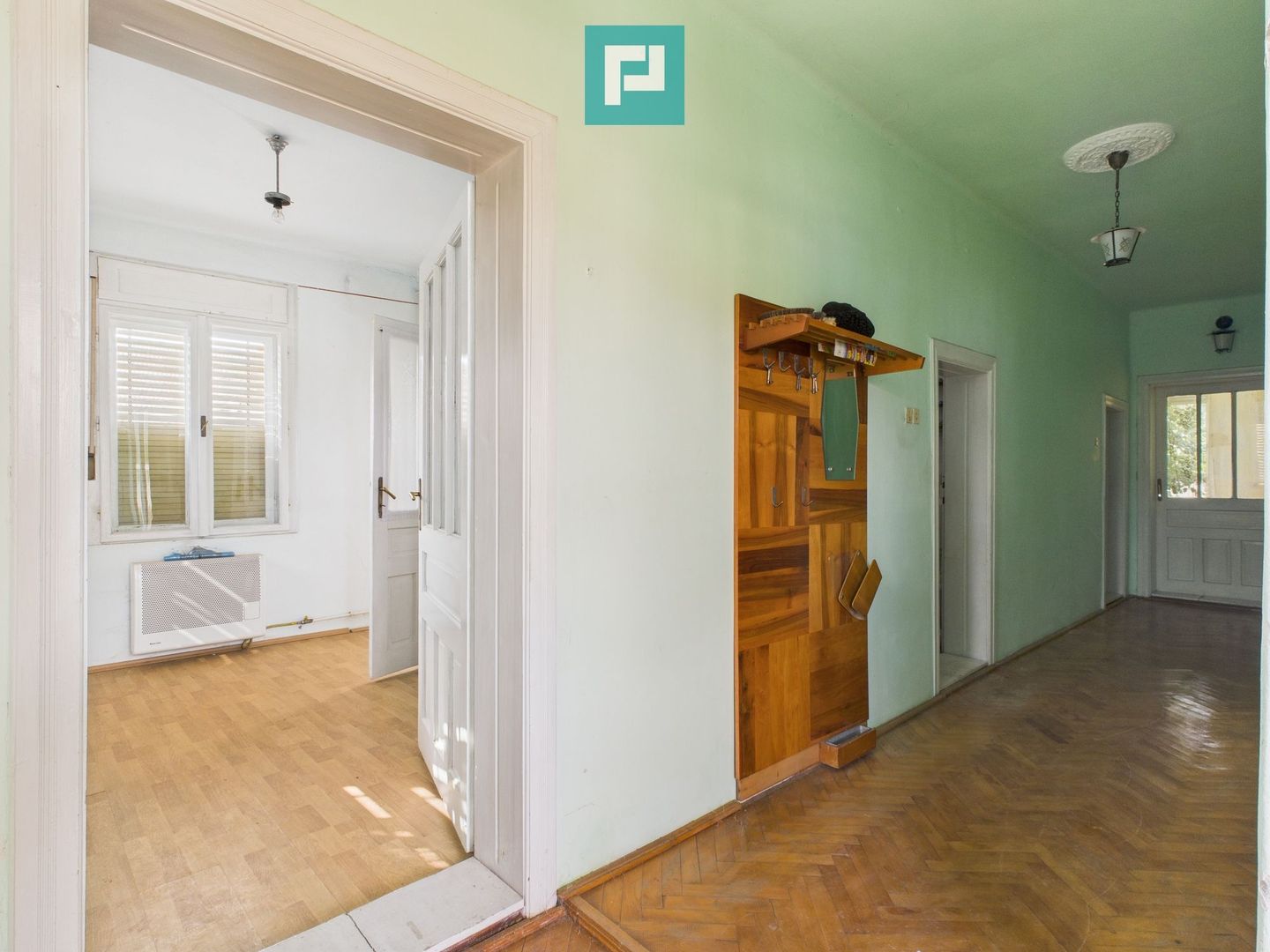 Casă cu teren generos, zonă centrală, Curtici - Poză 14