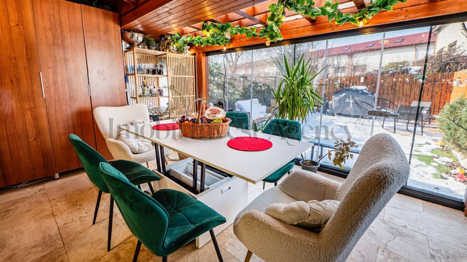 Duplex P+1+M cu grădină proprie, terasă și acces la piscină. - Poză 22