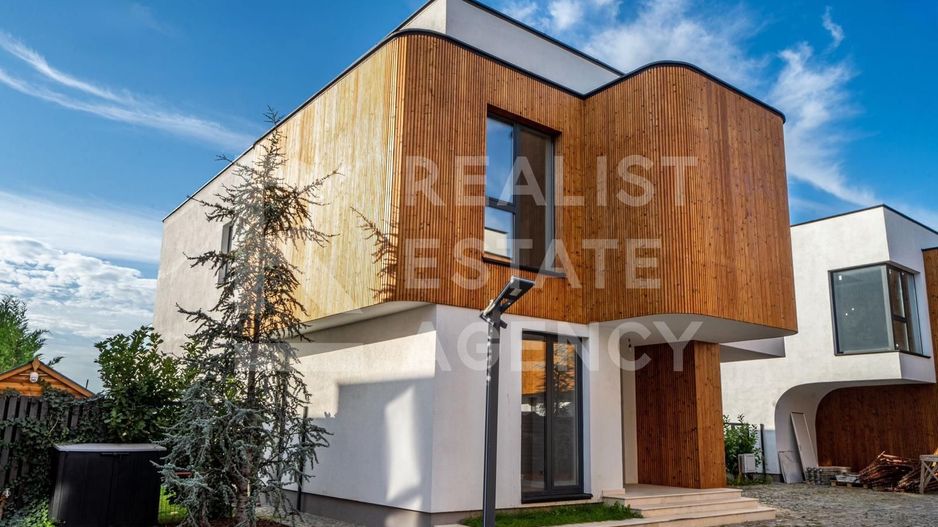 Vilă cu vedere spre pădure și cu piscina încălzită - Poză 11