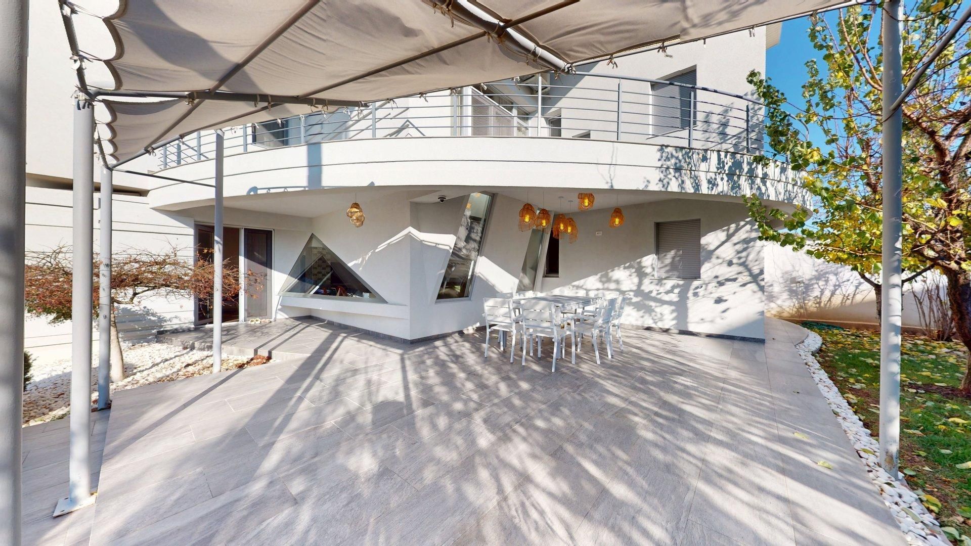 Un singur cuvant-IREPROSABILA - Poză 1