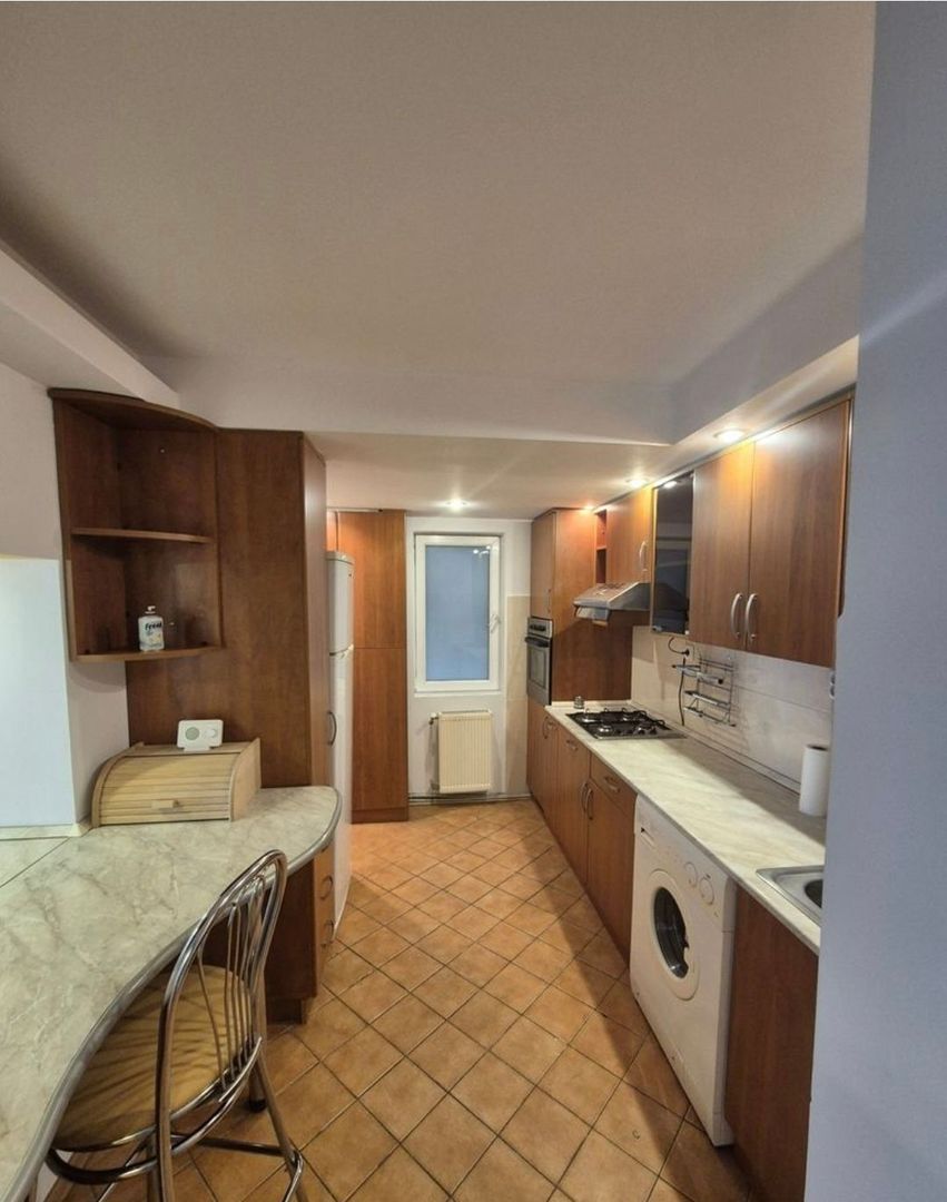 Închiriez apartament cu 3 camere,  centru - Poză 8