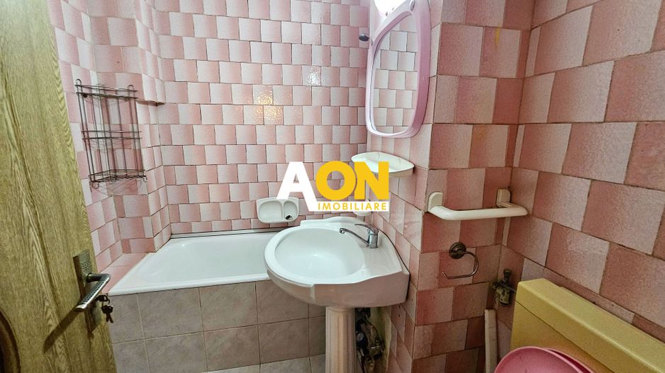 Apartament 3 camere, 2 bai, 2 balcoane, etaj 1, zona Liceului Sportiv - Poză 12