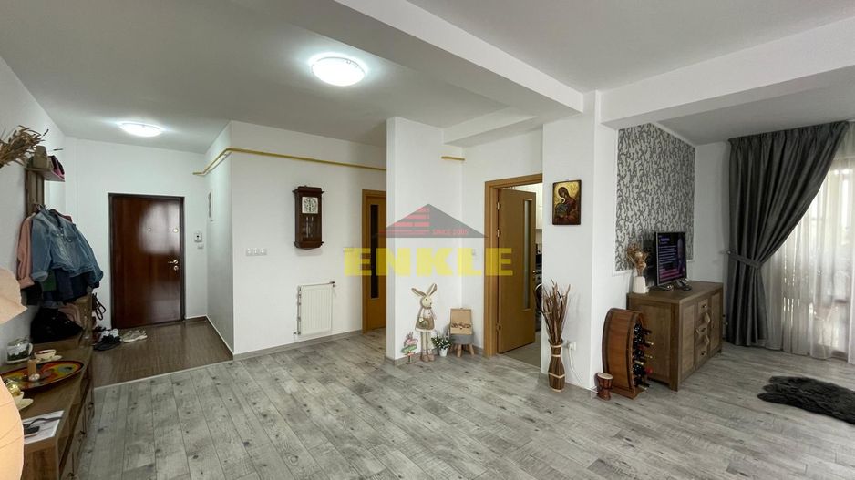DE VANZARE APARTAMENT CU DOUA CAMERE IN BLOC NOU - Poză 2