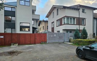 Oportunitate - Apartament cu trei camere in vila, zona Tractorul 70 mp - Poză 3