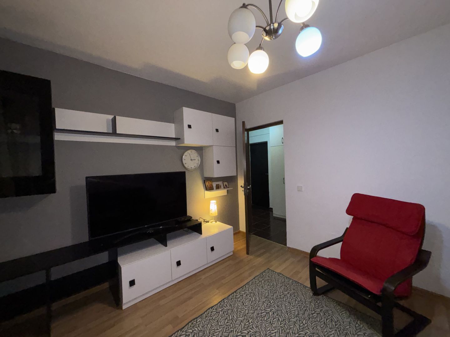 Garsoniera decomandata, et 1,mobilată/utilată, parcare inclusă, 3-4 min RATB 480 - Poză 3