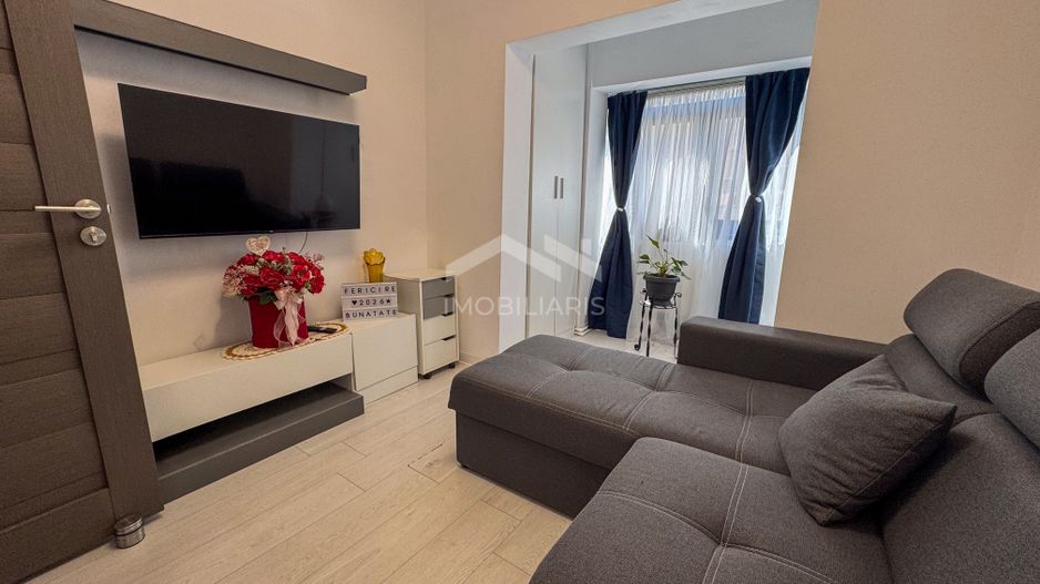 Apartament 3 camere de vanzare - modernizat 2024 - Poarta 6 - Poză 2