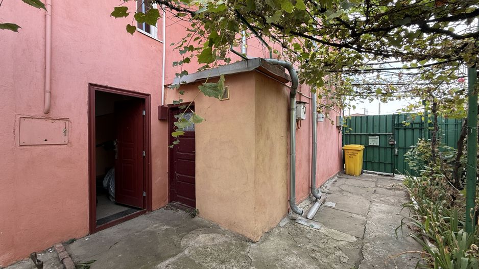 De vanzare apartament de 94MP cu curte de 90 MP - Poză 15