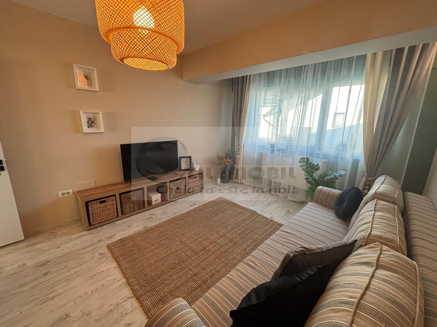 Apartament 4 camere, LUX, Capat CUG- 650 EURO - Poză 4