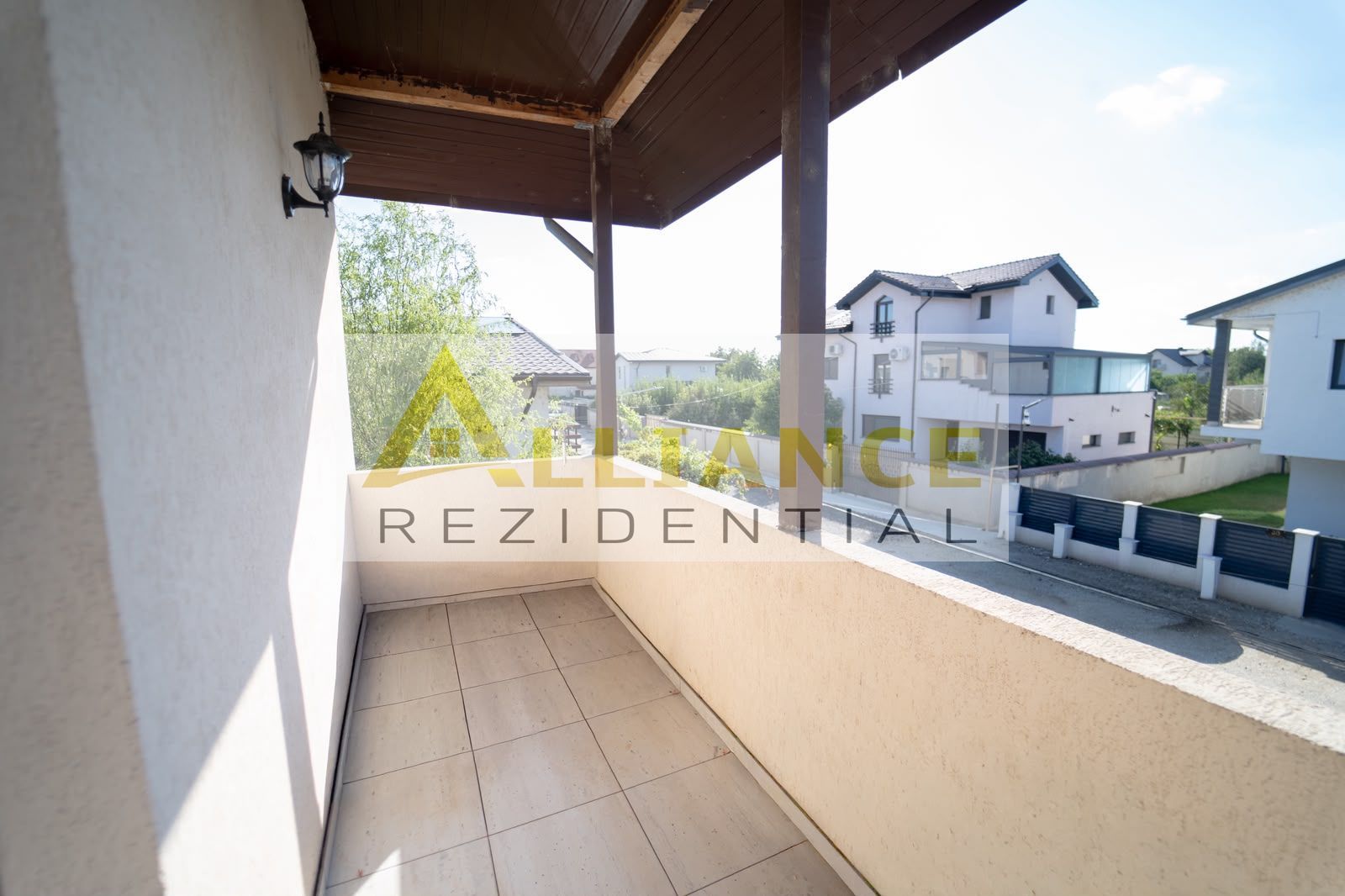 Casa Individual - 5 camere - 3 bai - 436mp teren - Poză 3