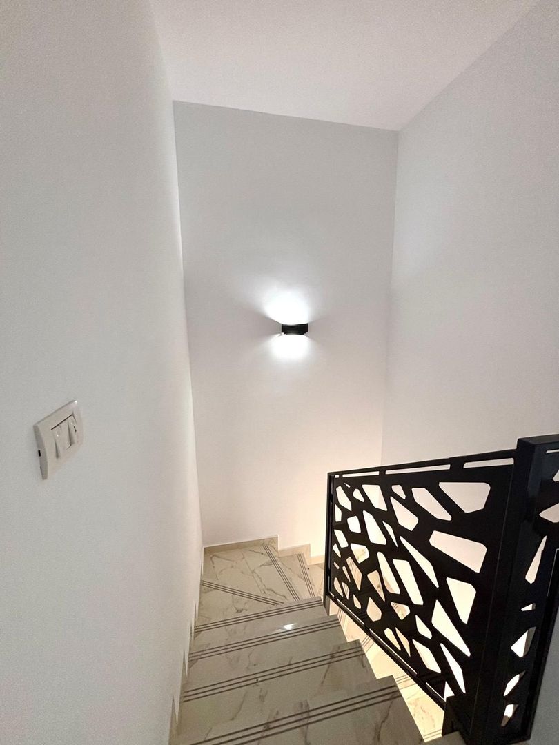 Duplex  cu 4 camere si teren generos , Sacalaz - Poză 8