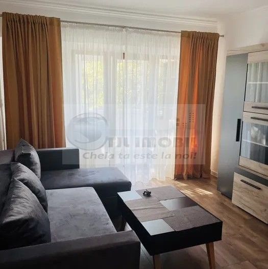 Apartament 3 camere Podul de Fier 700 Euro - Poză 1