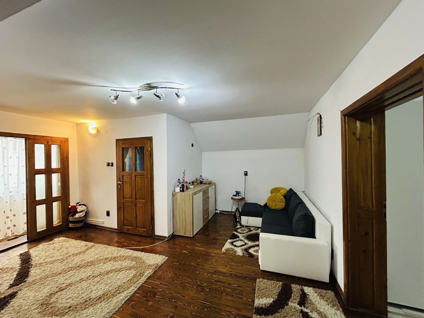 Casă individuală de vânzare în Sibiu – 150 mp utili, curte proprie - Poză 3