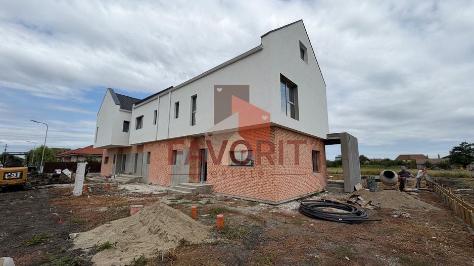 Triplex in Sacalaz |  Finisaje premium | 3 camere | Asfalt | 2 terase - Poză 1
