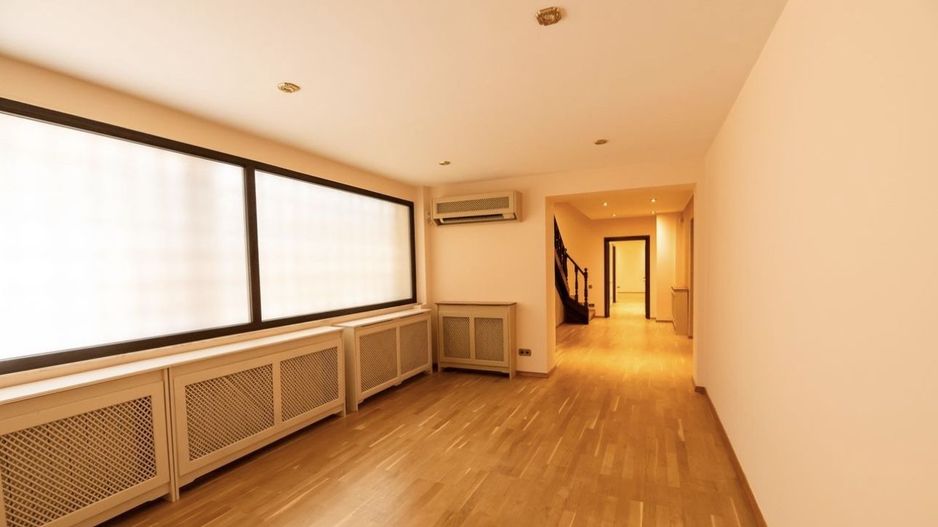 Vânzare vilă 22 camere, 883mp | Piscină privată - Poză 2