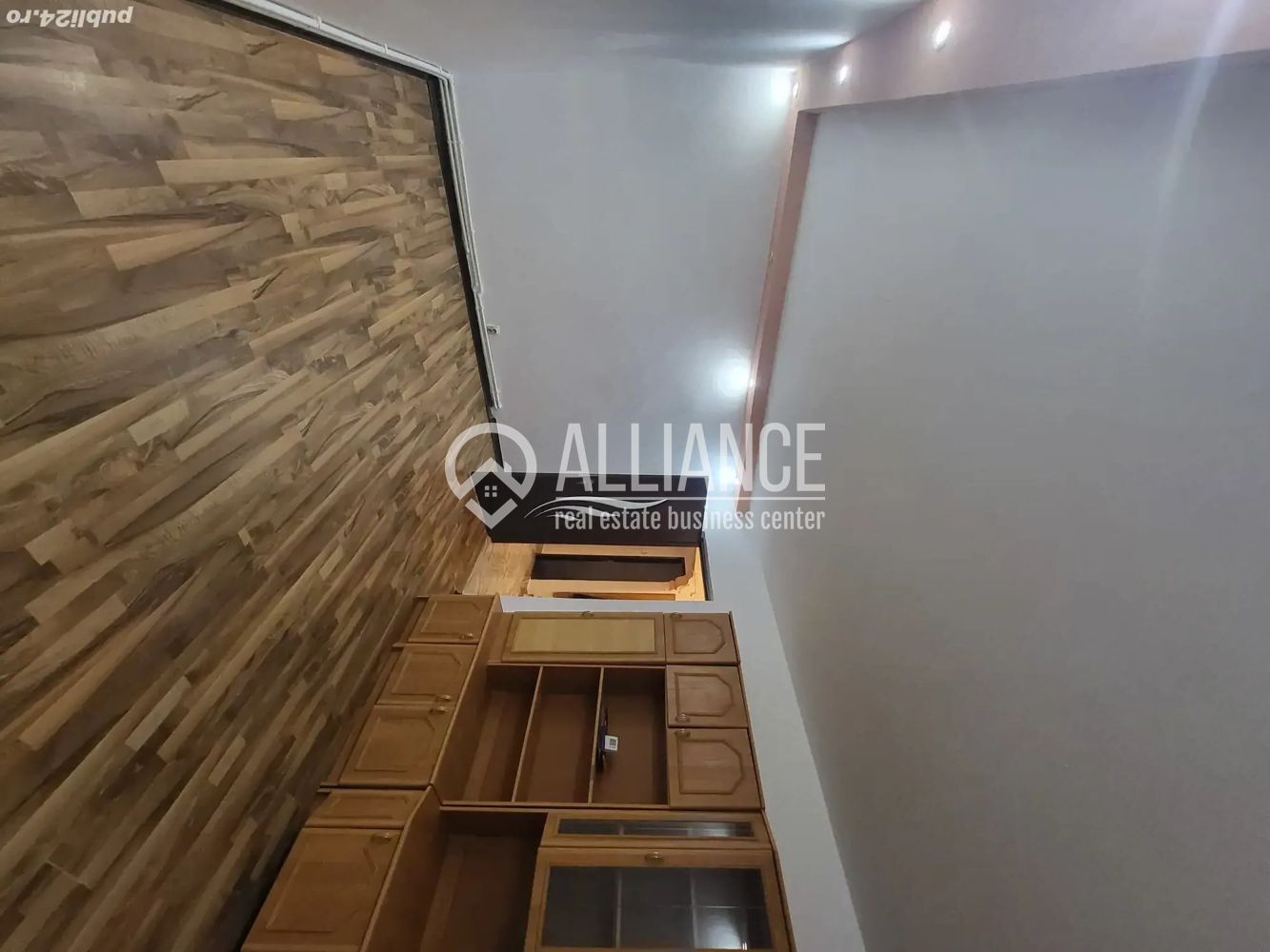 Eliberării (zona Marvimex)-Apartament 3 camere de inchiriat-COD 08 - Poză 1