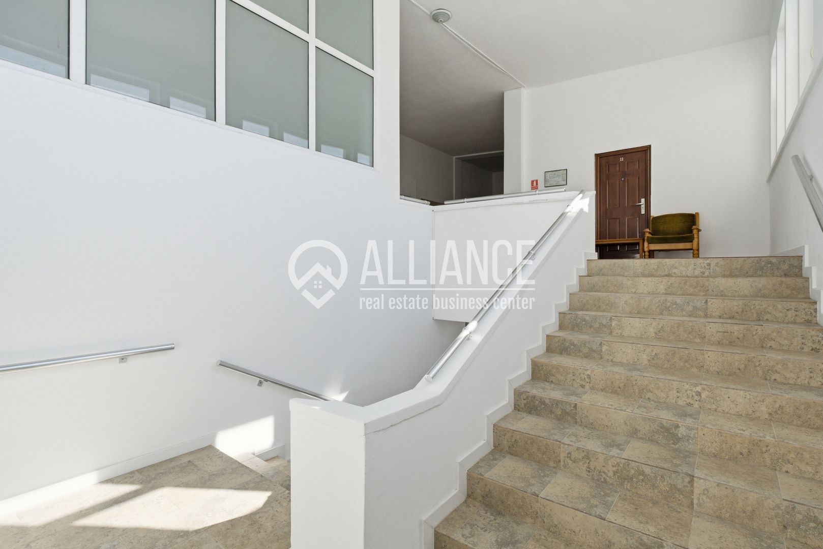 FALEZA NORD cladire multifunctionala 4600 mp cu acces din Bdul Mamaia! - Poză 7