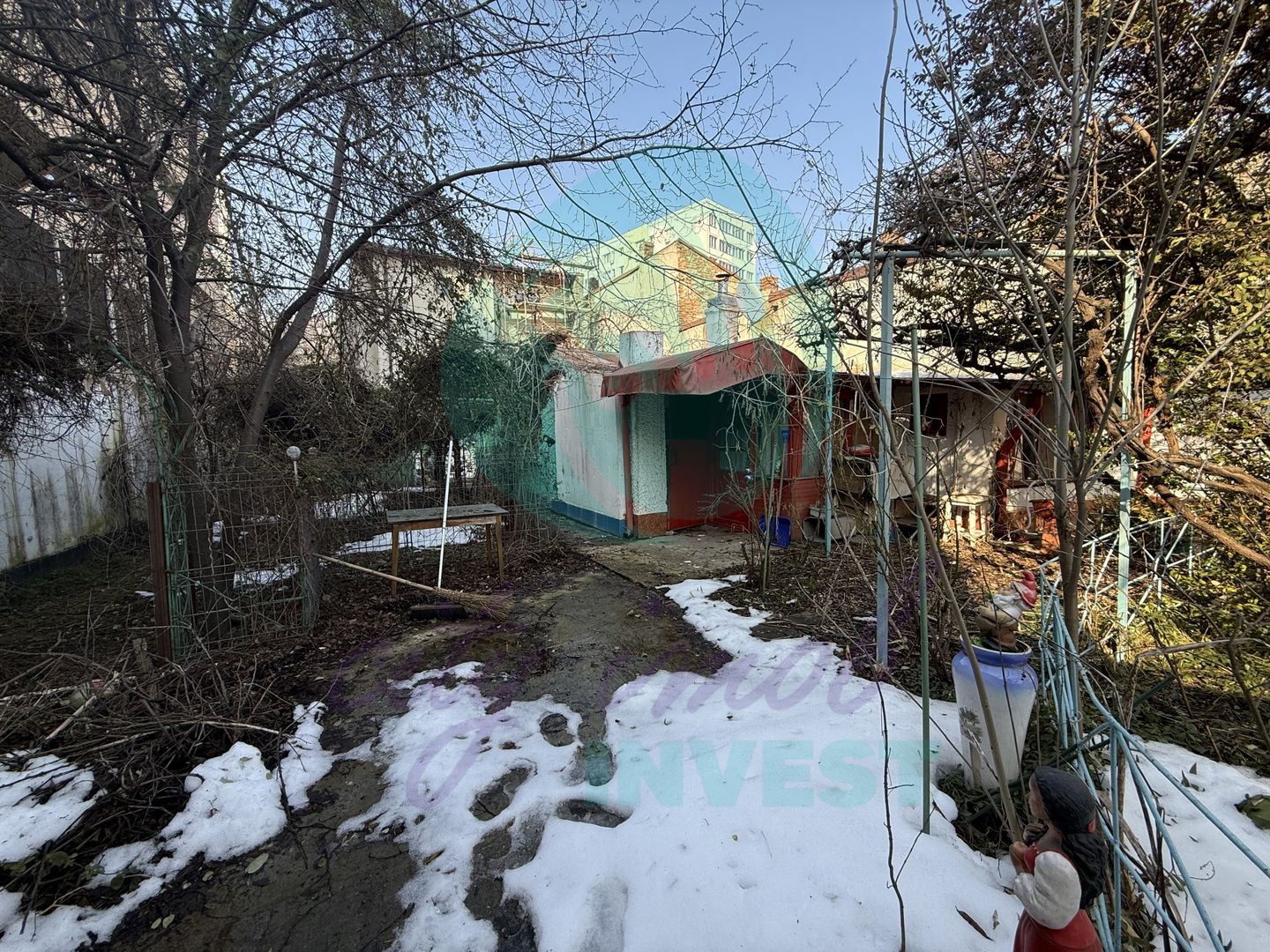 "Casa bunicii" pe un lot de teren de 307 mp - Poză 2