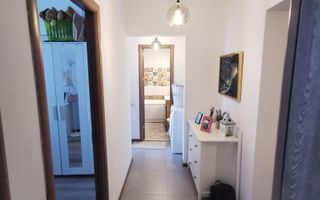 Vând apartament cu trei camere confort 1 - Poză 3