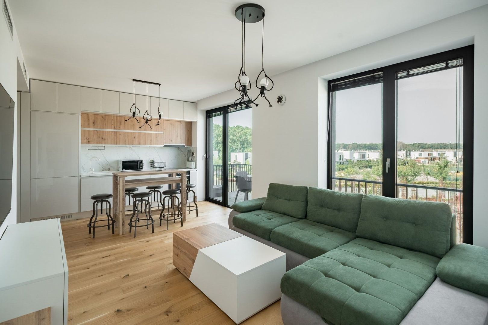 Apartament cu 2 camere mobilat in Amber Forest - Poză 4