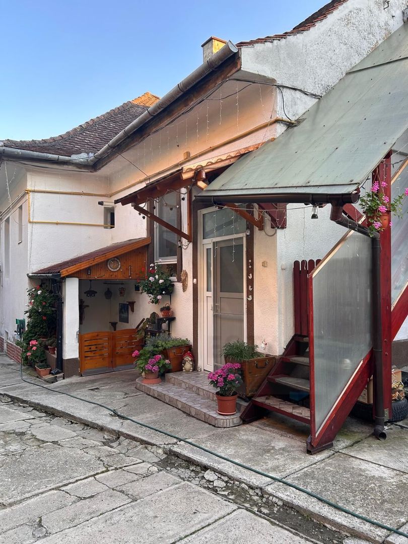 Casa 3 camere 73,73 mp parter 2 pivnite si magazie centru Cisnadie - Poză 3