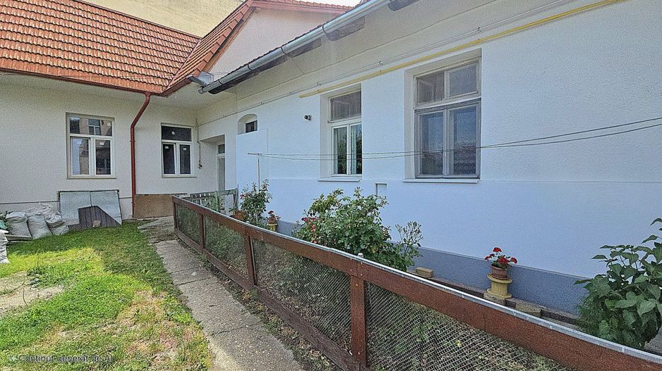 Casă cochetă cu 3 camere de vânzare, chiar în inima orașului Satu Mare! - Poză 6