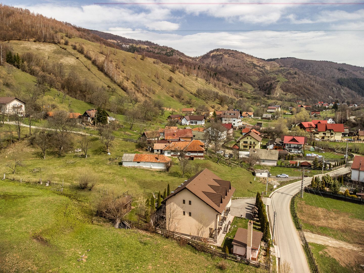 Domeniu de 6.500 mp teren+casa parinteasca,in magia Bucegilor,Moieciu, Brasov. - Poză 6