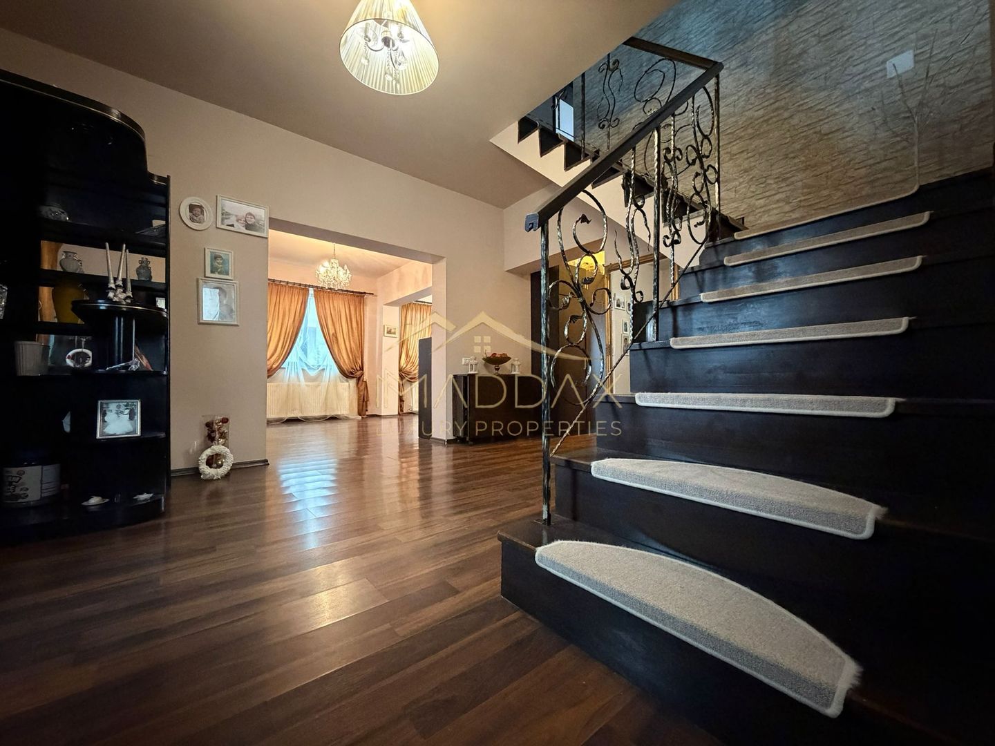 Vila spatioasa cu vedere spre lac Corbeanca - Poză 8