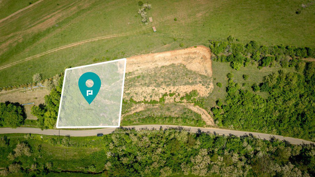 Teren extravilan în vecinătatea Mănăstirii Feredeu - Poză 1