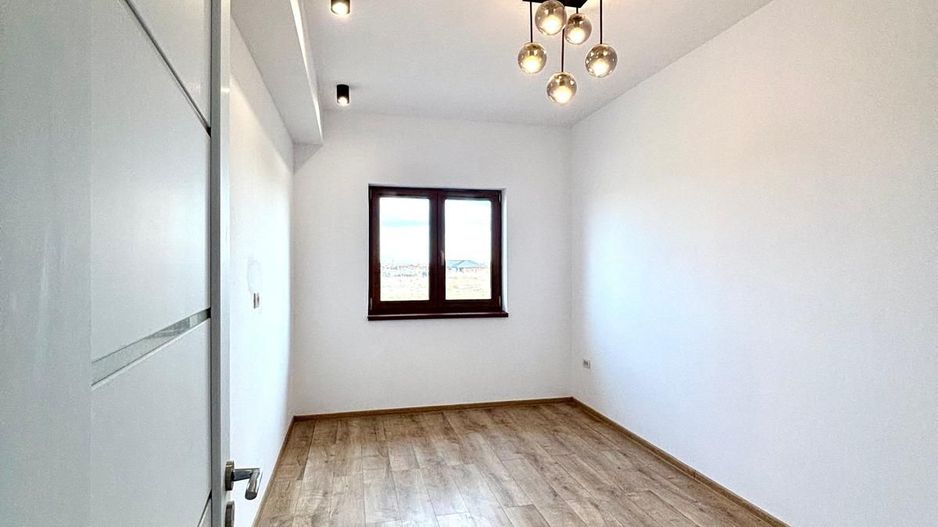 Duplex  cu 4 camere si teren generos , Sacalaz - Poză 15