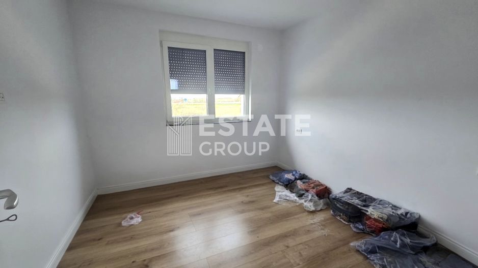 Duplex cu 5 camere despartit prin garaj in Giarmata - Poză 11