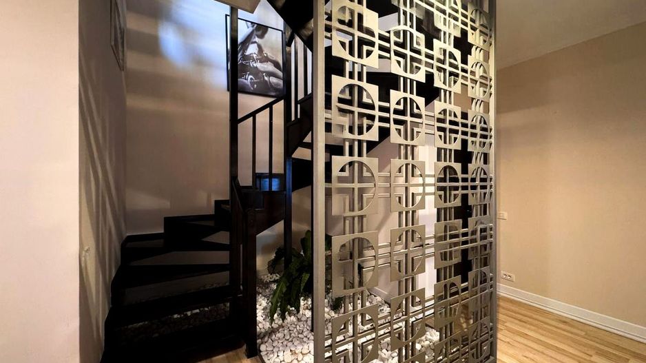 Luxury 4-Bedroom Triplex with Floating Terrace & Panoramic Views - Poză 13