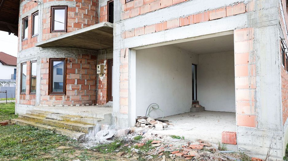 Casă nouă, impunătoare și luminoasă, construită cu griijă la detalii. - Poză 13