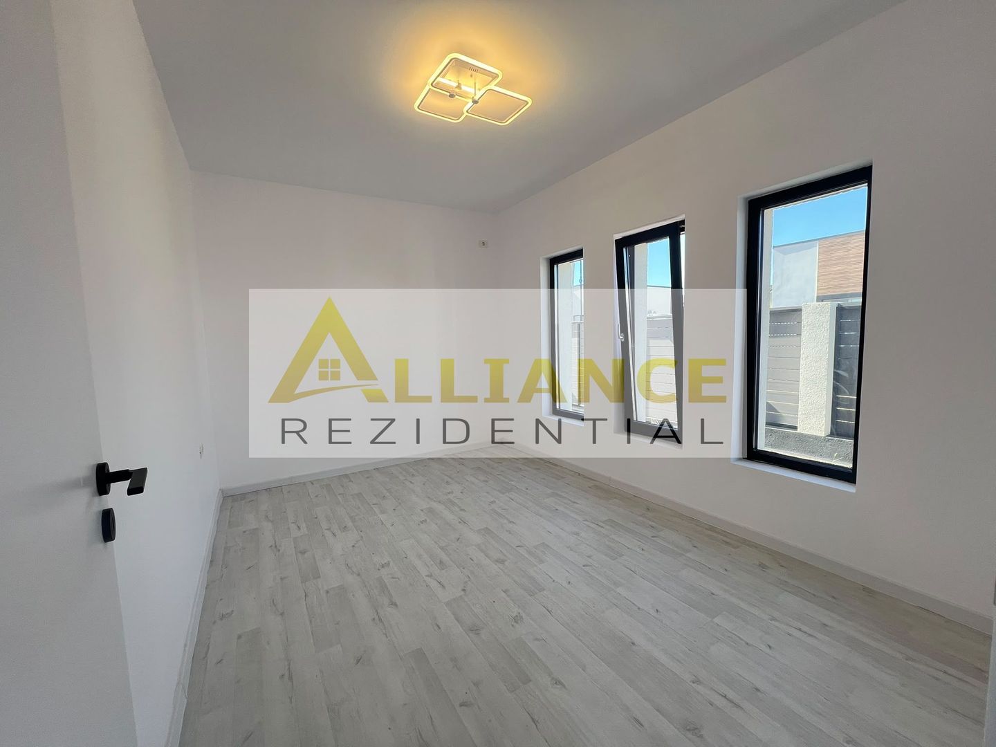 Casa individuala parter - 4 camere - STR.Miorita - Poză 7