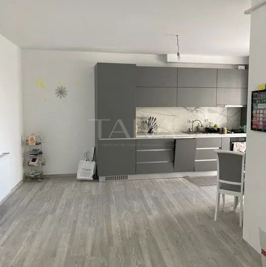 Vând apartament mobilat complet, opțiune parcare subterană. - Poză 2