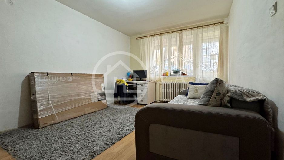 Apartament cu 3 camere de vanzare in zona Rogerius, Oradea - Poză 4