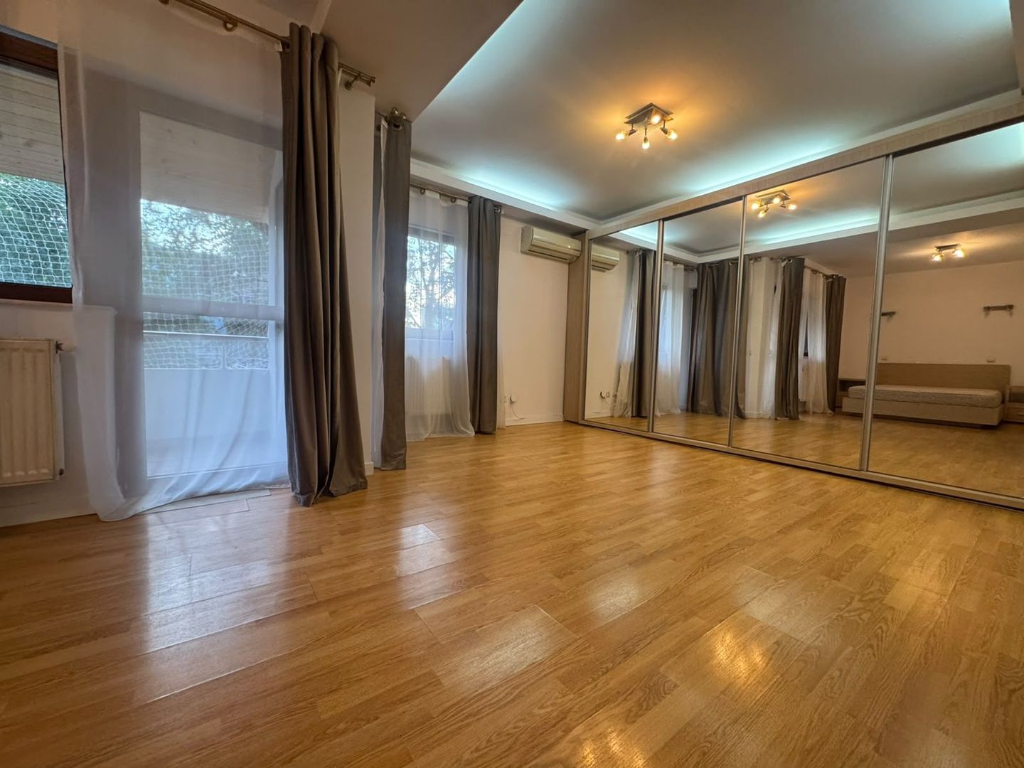 Vila D+P+ E1+M || CURTE PROPRIE SI GARAJ || EXPOZITIEI - Poză 13