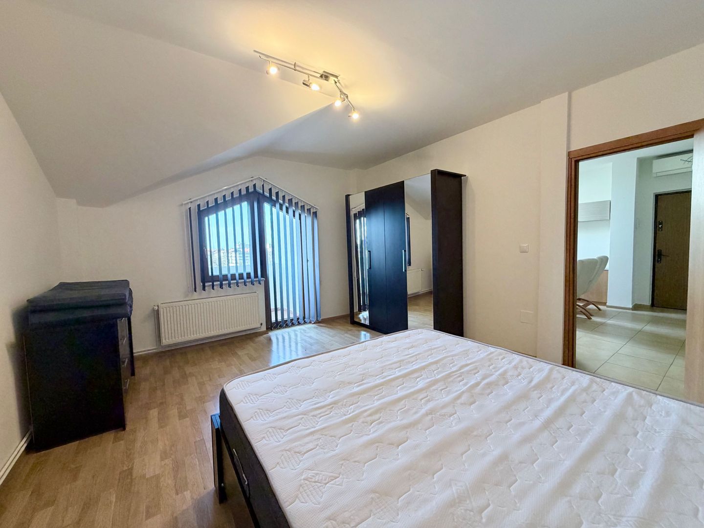 APARTAMENT SPATIOS CU LOC DE PARCARE - Poză 8