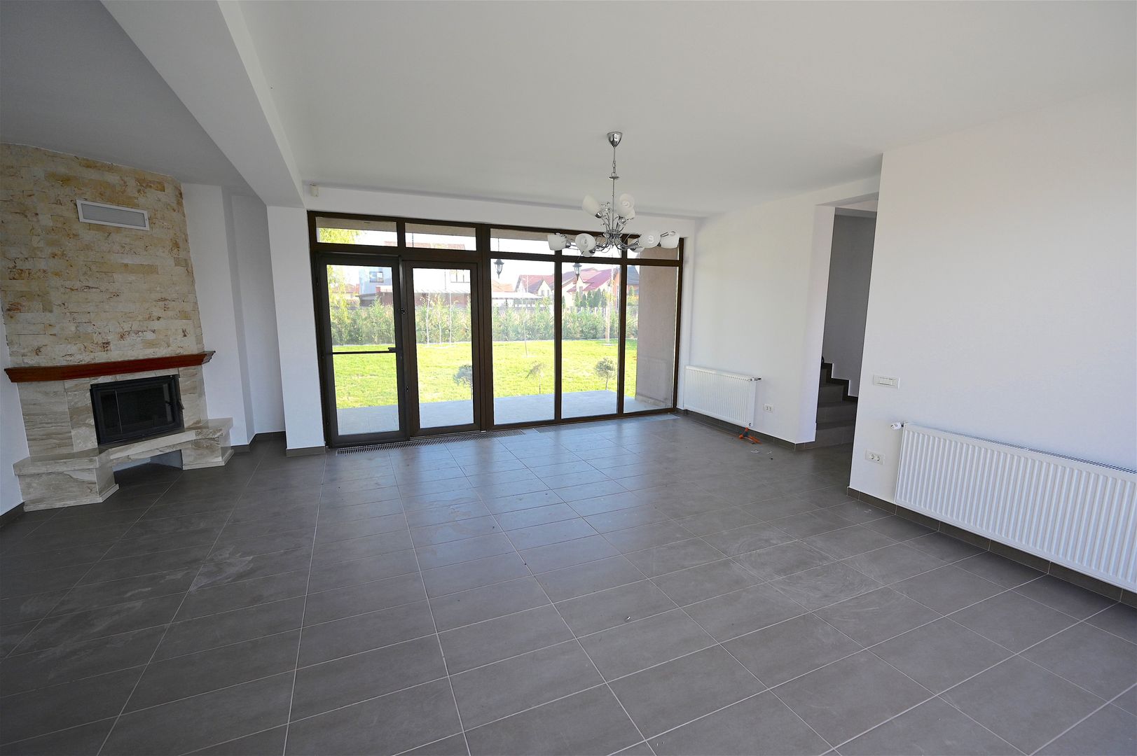 Casă / Vilă cu 4 camere de închiriat în zona Aradului - Poză 2