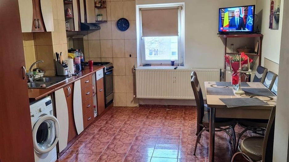 Apartament cu 3 camere decomandat Decebal - Poză 3