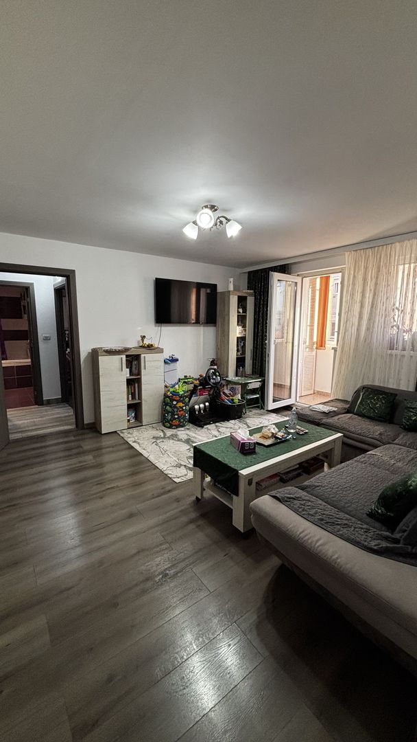 Apartament renovat cu 2 camere de vânzare in Sebeș - Poză 1