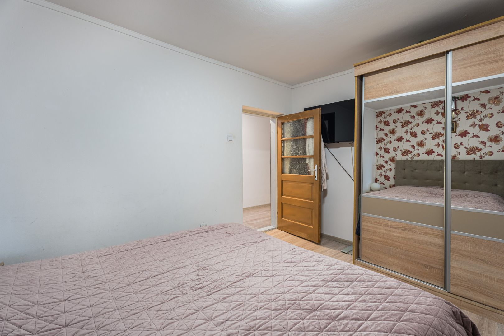 Casă cu 4 camere, anexă locuibilă și teren de 234 mp | Piața Sudului - Poză 11