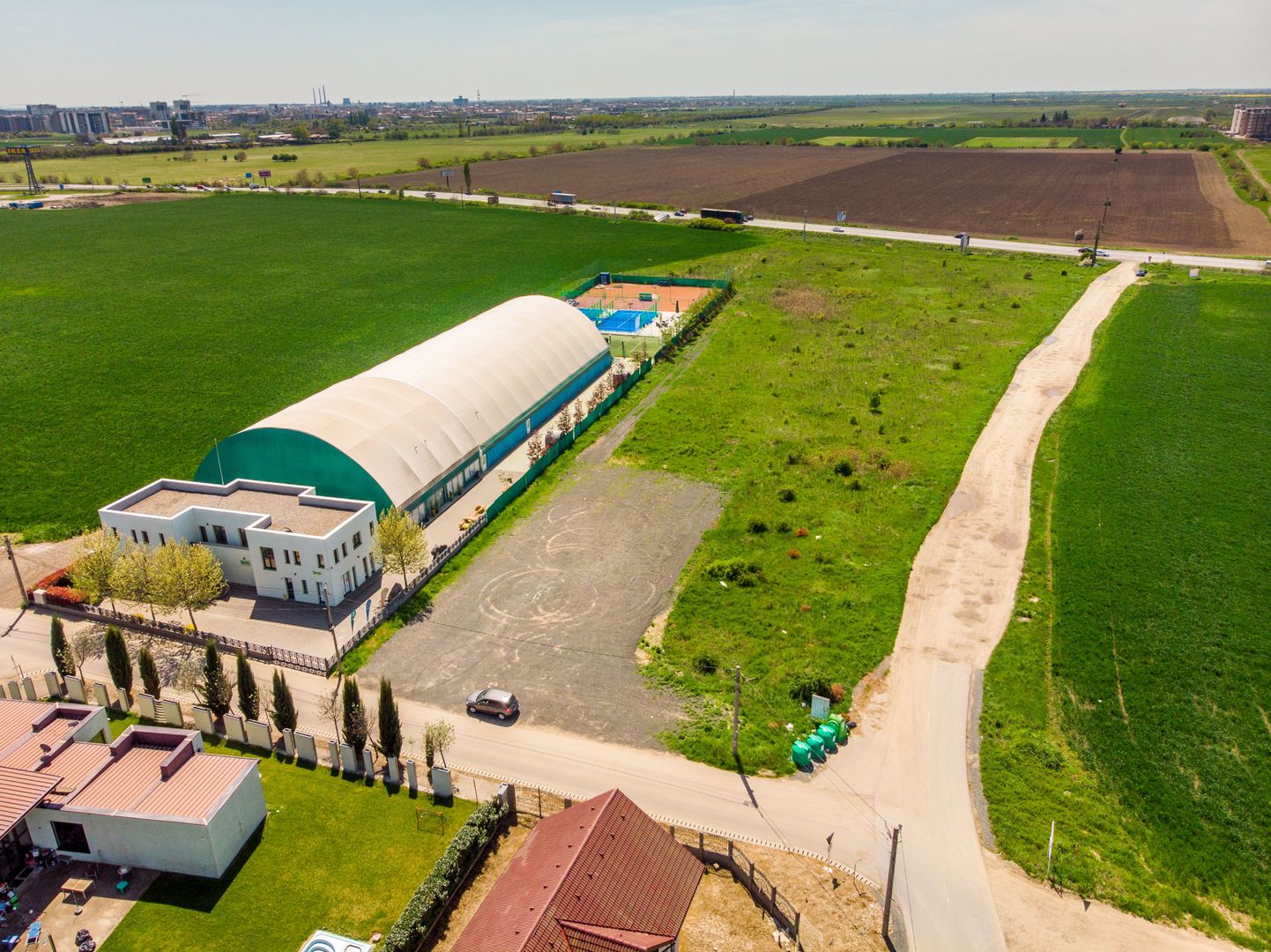 Teren de 10.000 mp amplasare avantajoasă - Poză 10