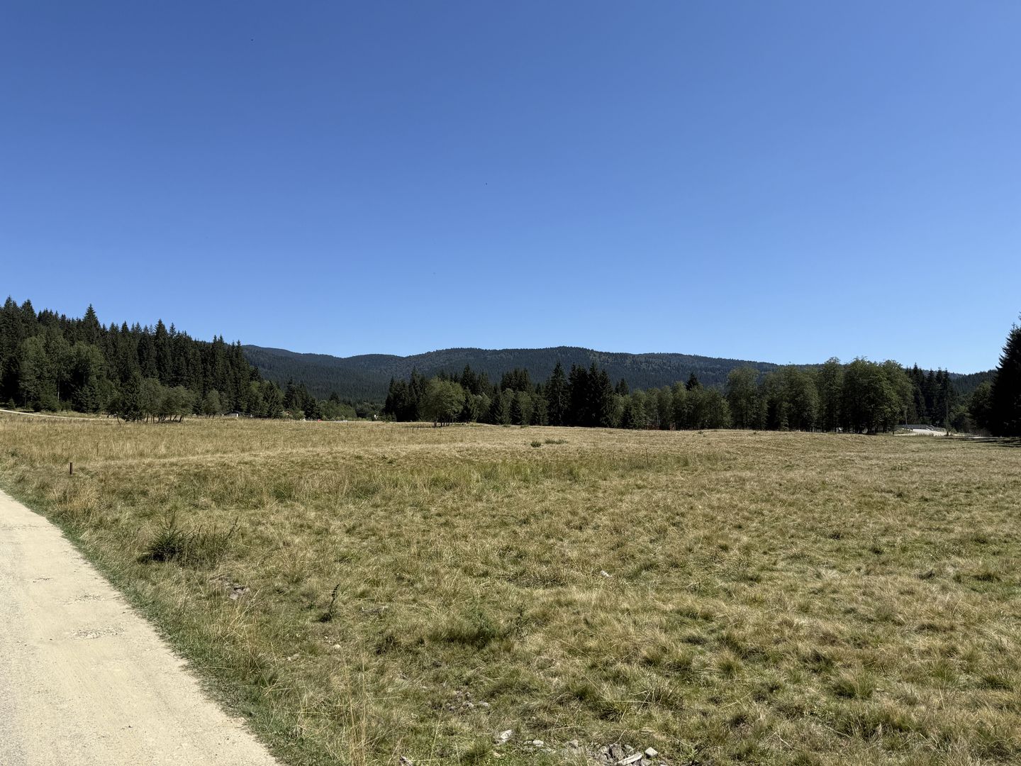 SUPER OCAZIE  - Teren intravilan, COMANDAU-PUZ case de vacanta. - Poză 11