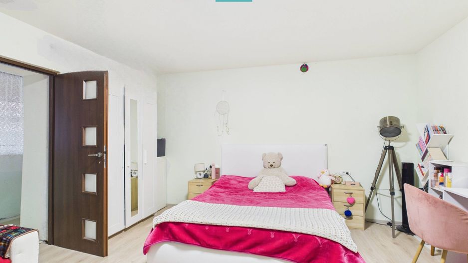 Casă complet renovată în Orțișoara. - Poză 13