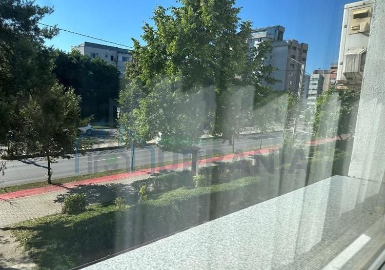 Apartament 2 camere 56mp, decomandat, et.1, CUG, la bulevard - Poză 5