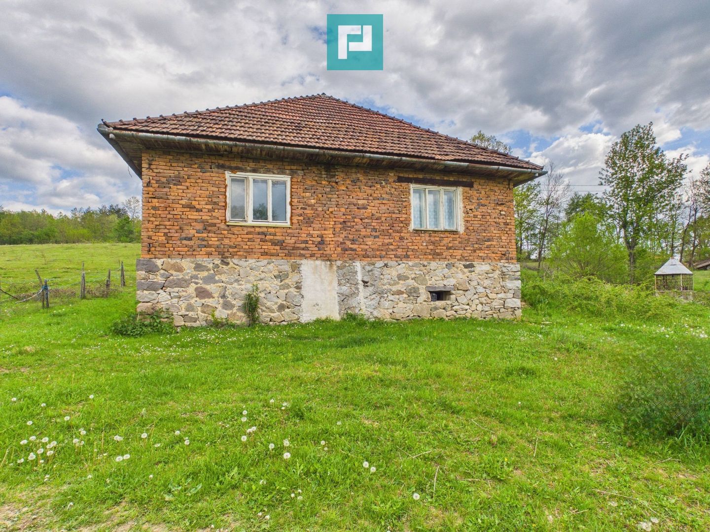 Casă cu teren de 17.681 mp, în loc. Hălmăgel, Arad - Poză 10