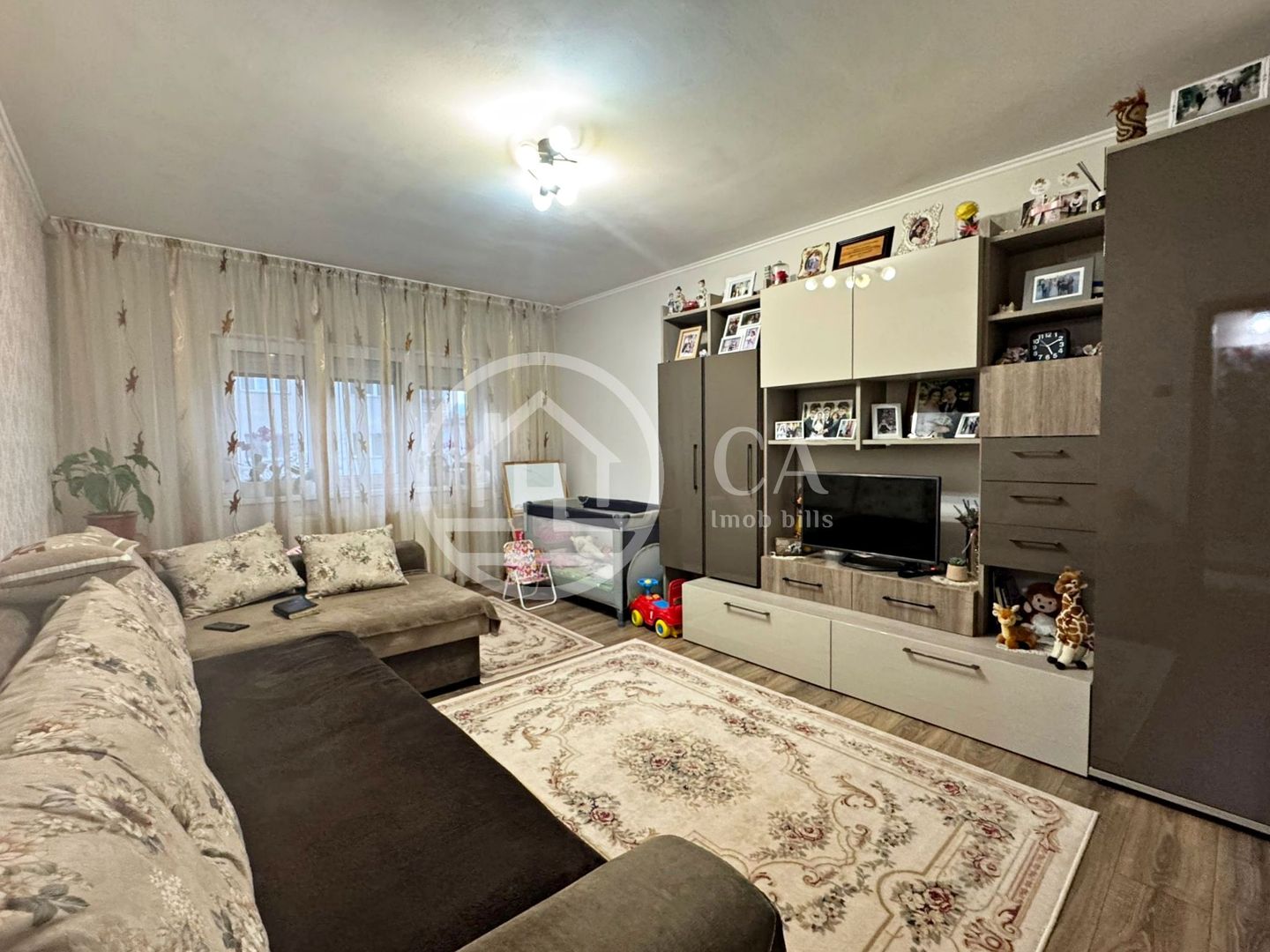 Apartament cu 3 camere de vanzare in Decebal, Oradea - Poză 2