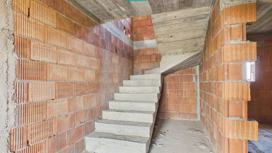 Casă la roșu cu  6 camere,  teren 500 mp în Aluniș - Poză 2